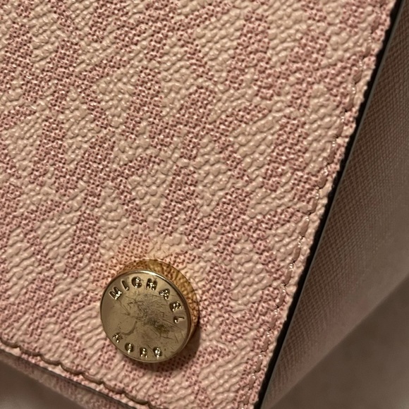 MICHAEL KORS PURSE - Picture 8 of 16